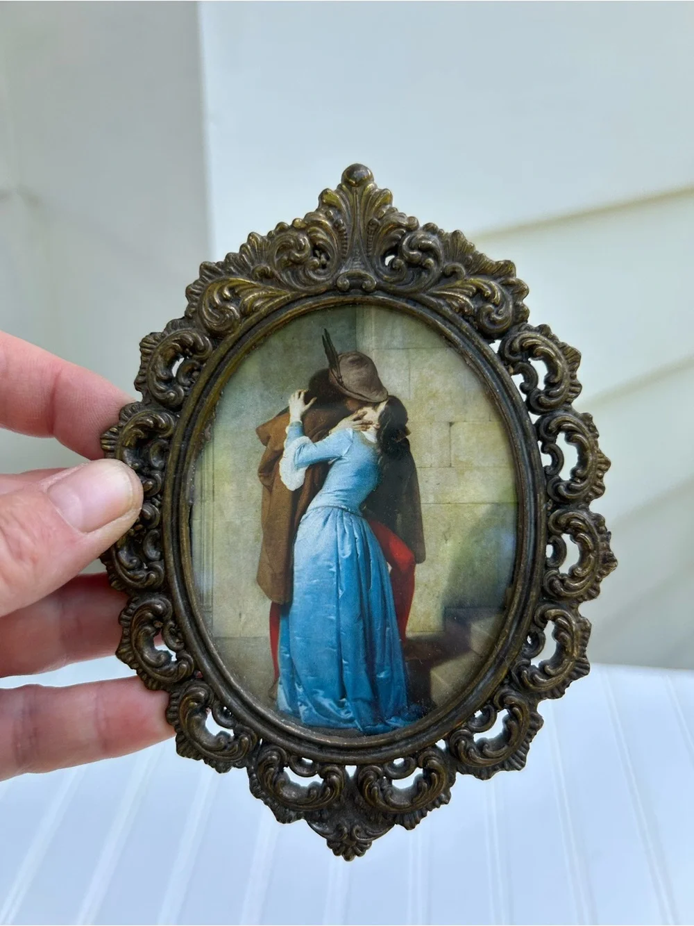 Vintage Art Ornate Oval Picture Frame Gold-Toned  The Kiss Italian Mini 6x8